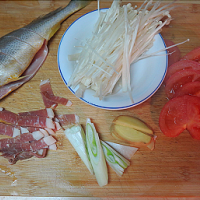 黃魚蛤蜊濃湯的做法圖解1