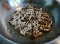 排骨菌菇湯的做法圖解3