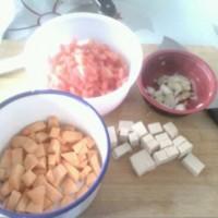 西紅柿南瓜豆腐湯的做法圖解2