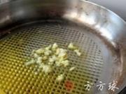 黃瓜炒海鮮菇的做法圖解2