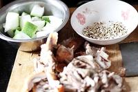 冬瓜薏米鴨架湯的做法圖解1