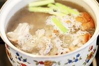 冬瓜薏米鴨架湯的做法圖解2