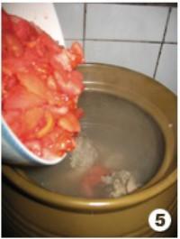 番茄棒骨湯的做法圖解5
