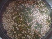 綠豆薏米芡實粥的做法圖解2