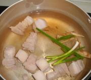 肋條肉冬瓜湯的做法圖解3