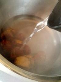 栗子白菜鴨架湯的做法圖解2
