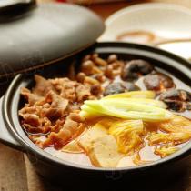 韓式鮮菌辣肥牛湯鍋的做法