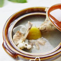 排骨雞手薏米栗仁湯的做法