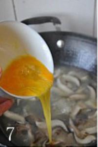 蘑菇雞蛋湯的做法圖解6