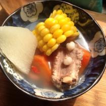 玉米胡蘿卜山藥排骨湯的做法
