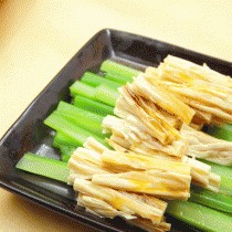 芹菜拌腐竹的做法