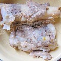 桑白皮茯苓豬骨湯的做法圖解2