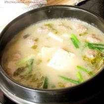 烏魚骨豆腐丸子泡菜湯的做法