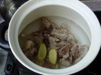 肉骨蘿卜墨魚湯的做法圖解4