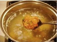 香菜金針菇丸子湯的做法圖解2
