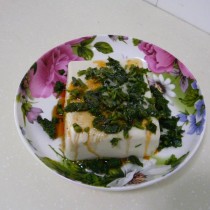 香椿拌豆腐的做法
