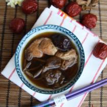 茶樹菇紅棗瘦肉湯的做法