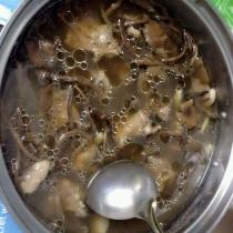 茶樹菇煲鴨湯的做法