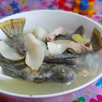 百合金鯝立魚湯的做法