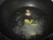 絲瓜三文魚骨湯的做法圖解2