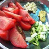 番茄蒜頭豬肝湯的做法圖解2