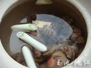 紅棗杏仁煲雞湯的做法圖解3