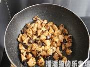 香菇豆豉醬爆雞丁的做法圖解6