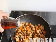 香菇豆豉醬爆雞丁的做法圖解8