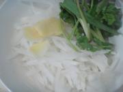 蘿卜絲鯽魚湯的做法圖解2