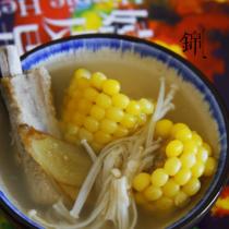 甜玉米山菌排骨湯的做法