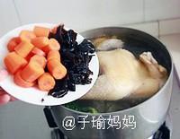 胡蘿卜木耳燉雞湯的做法圖解5
