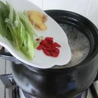 菇煮排骨湯的做法圖解5