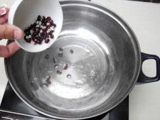 熊貓豆煲紅米粥的做法圖解3