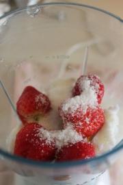 草莓奶昔的做法圖解5