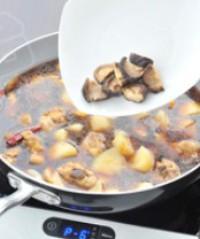 土豆香菇燒雞腿的做法圖解5