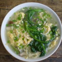 銀魚雞蛋菠菜湯的做法