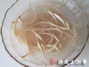 鮮菇芹菜魷魚絲的做法圖解2