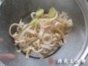 鮮菇芹菜魷魚絲的做法圖解6