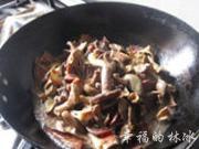 大雁菌燉臘肉的做法圖解6