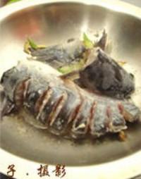 大蒜泡椒燜鮎魚的做法圖解2