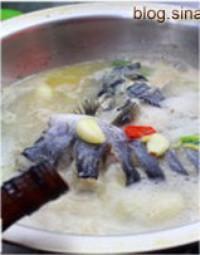 大蒜泡椒燜鮎魚的做法圖解4