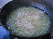 白菜絲熱湯麵的做法圖解9