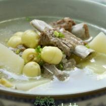蓮子土豆排骨湯的做法