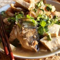紅燒鯉魚燉豆腐的做法