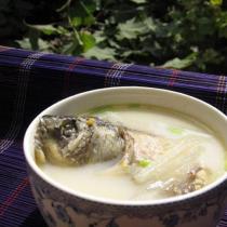 白蘿卜絲鯽魚湯的做法