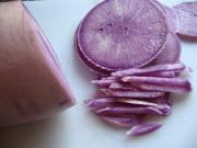 涼拌紫蘿卜的做法圖解1