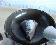 三文魚頭湯的做法圖解4