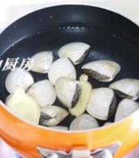 蘿卜絲蛤蜊湯的做法圖解3