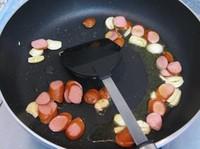脆皮腸黑橄欖義麵的做法圖解3