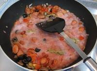 脆皮腸黑橄欖義麵的做法圖解9